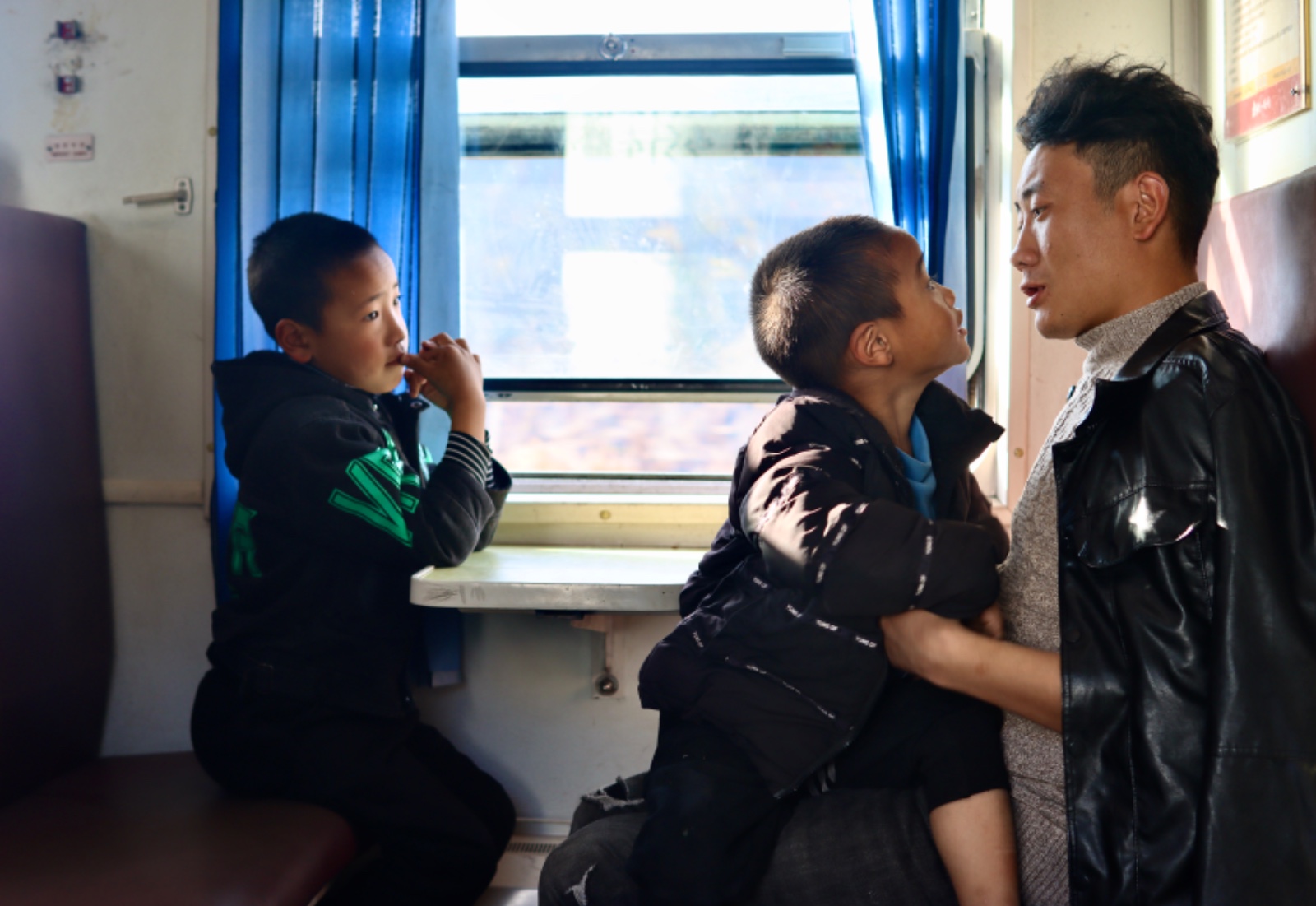 1763947047482988.jpg 佳作奖-慢车上的凝望-刘浪.JPG